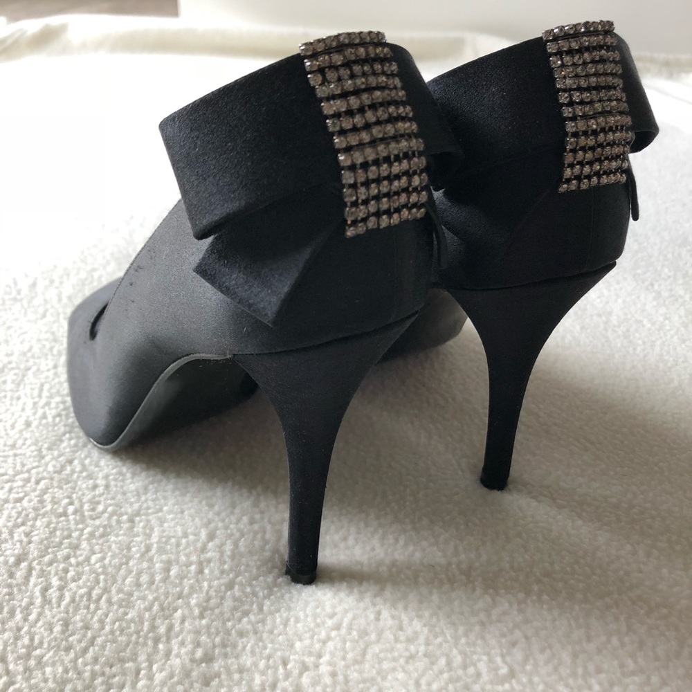 Stuart Weitzman Satin “Romance” pumps - Picture 5 of 7